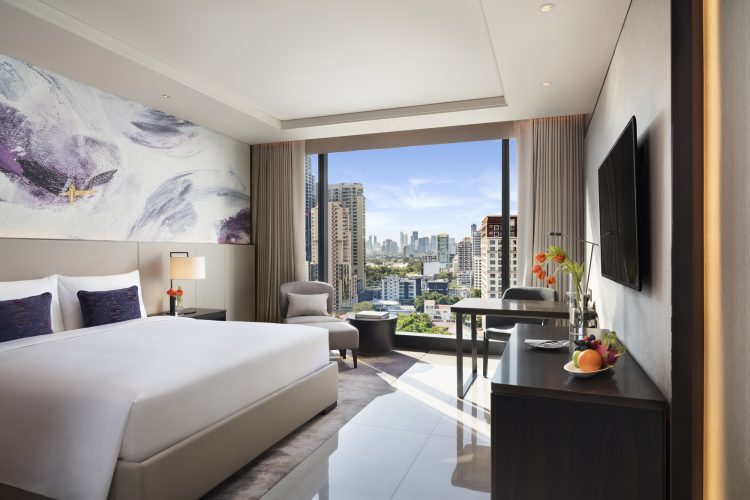 Indulge in a Luxurious Urban Retreat - TRAVELINDEX
